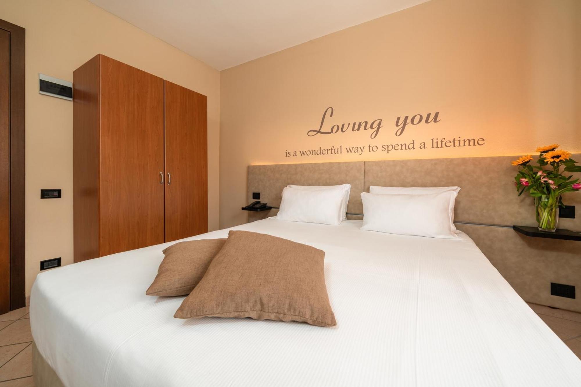 Hotel Oasi Verde Bienno Екстериор снимка
