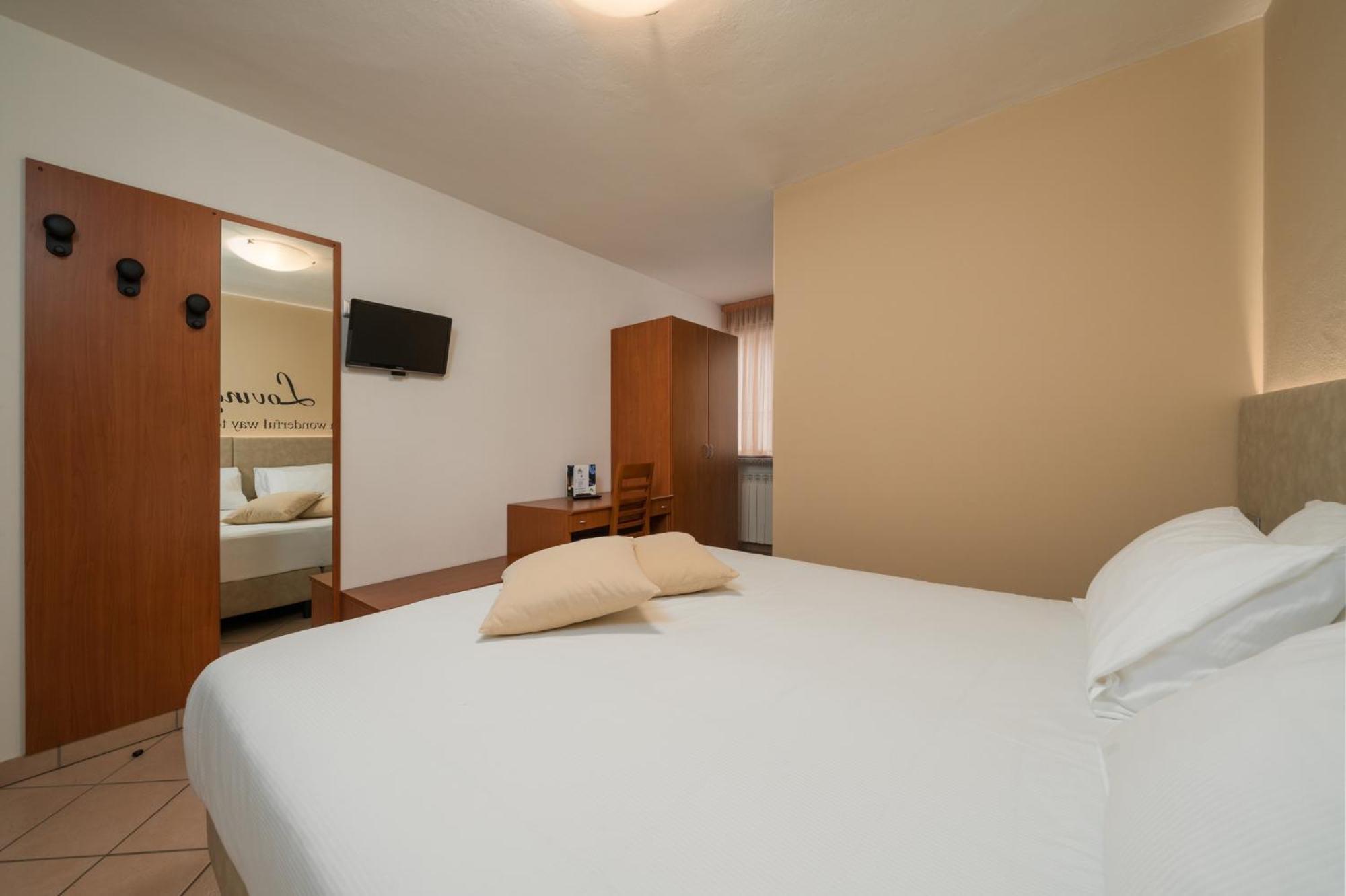Hotel Oasi Verde Bienno Екстериор снимка