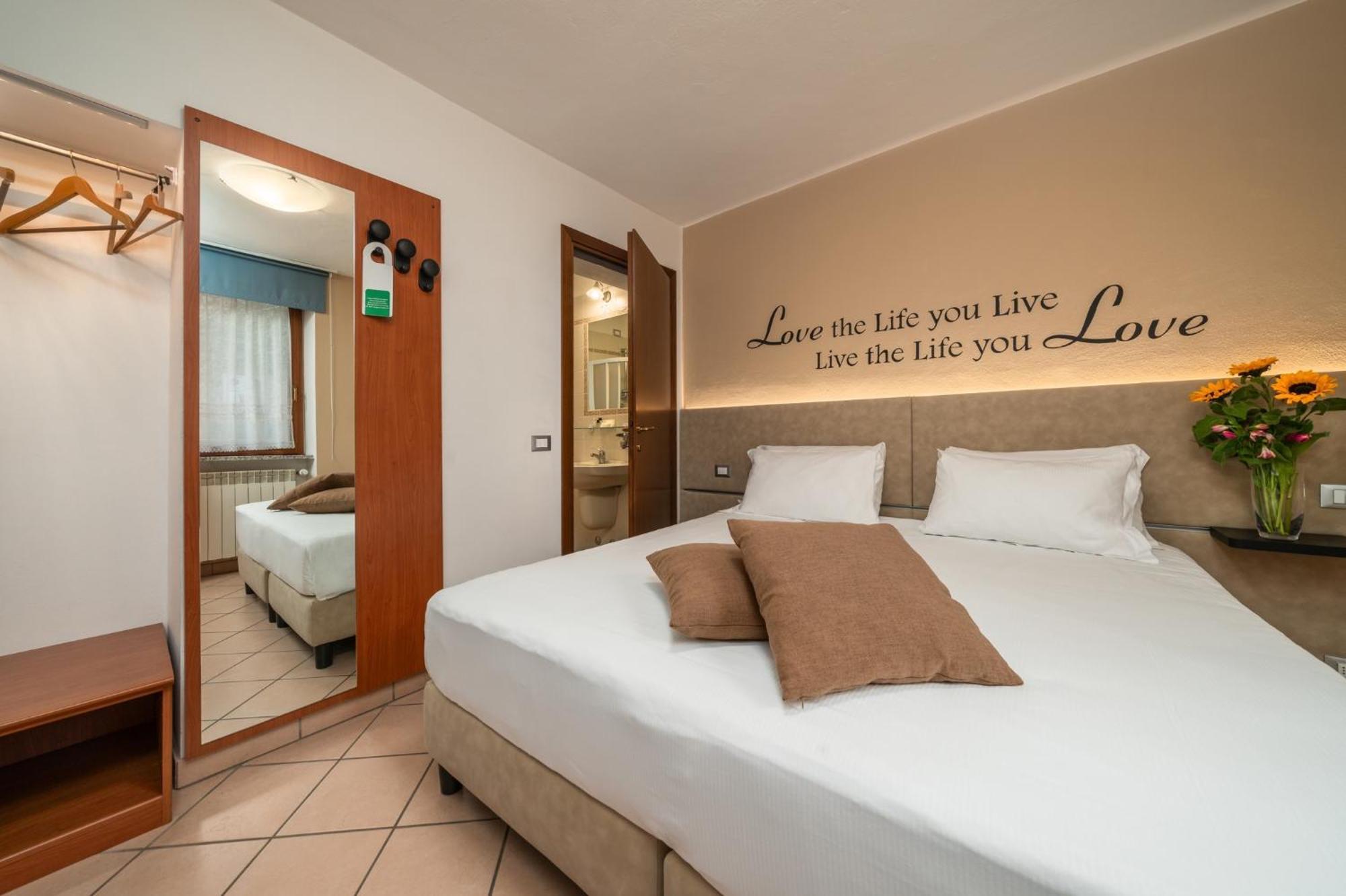 Hotel Oasi Verde Bienno Екстериор снимка