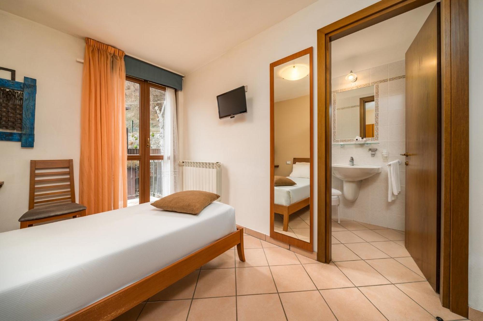 Hotel Oasi Verde Bienno Екстериор снимка